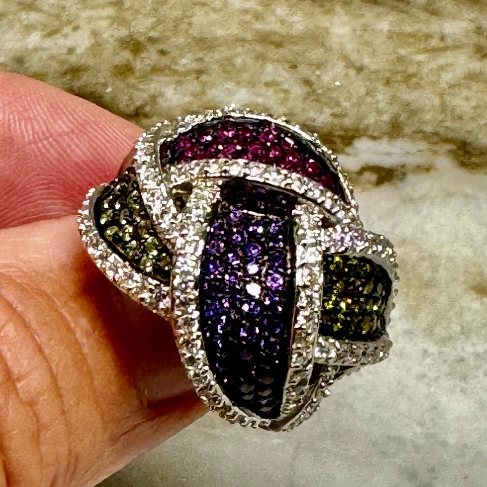 Stunning 925 multicolored CZ ring. Size 8 and 16 grams. Gorgeous!